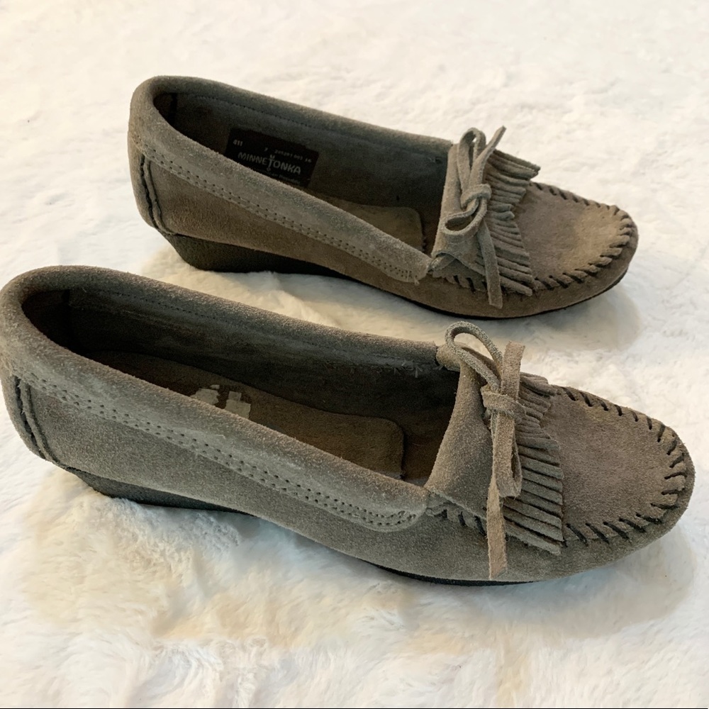 Minnetonka Grey Suede Fringe Moccasin Flats Size 7